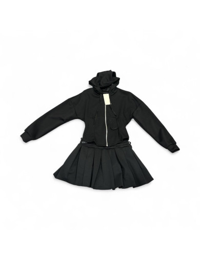 Coordinato nero dinamico gonna-shorts e felpa con cappuccio
