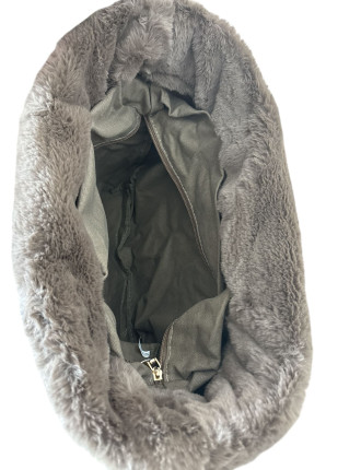 Borsa modello O Bag con pelliccia color fango -  e scocca in gomma marrone