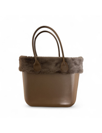 Borsa modello O Bag con pelliccia color fango -  e scocca in gomma marrone