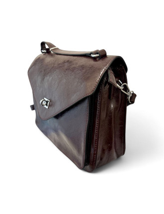 Borsa a tracolla - in ecopelle lucida con patta frontale